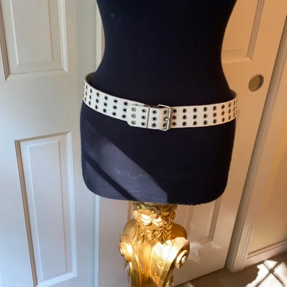 Vintage white leather 36” belt in great condition - Picture 3 of 10
